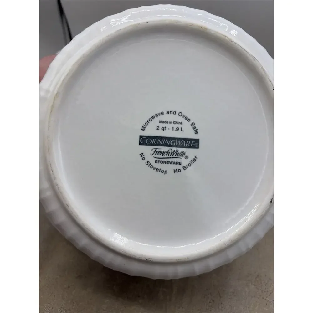 Corning Ware French White Round Casserole 2 Quart -1.9 L. 9.5”